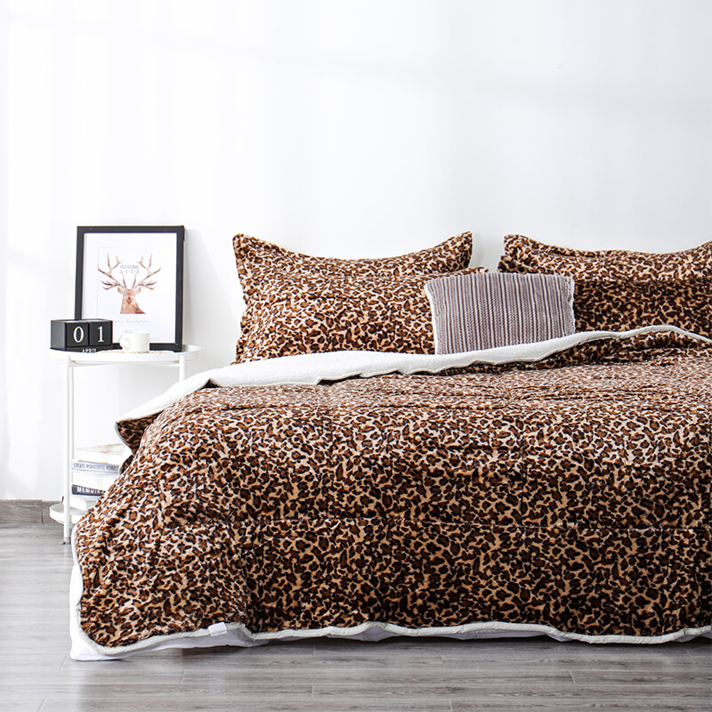 RKS-0115 Wild Leopard Print Cozy Fake Fur & Warm Sherpa Comforter Quilt with Fillings