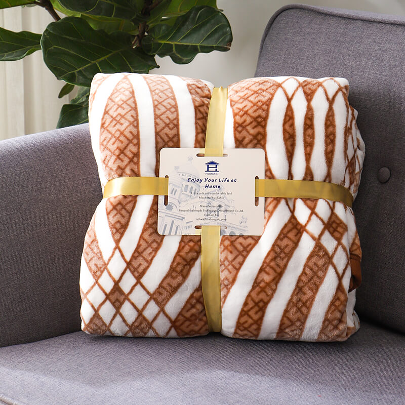 RKS-0027 Turkey Style Flannel BlanketThrow With PVC Handle Bag