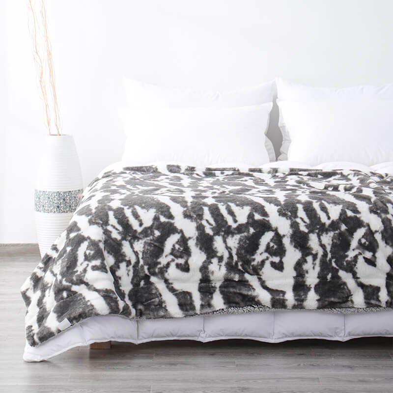 RKS-0294 Printing White and Black Faux Fur & Sherpa Blanket & Throw